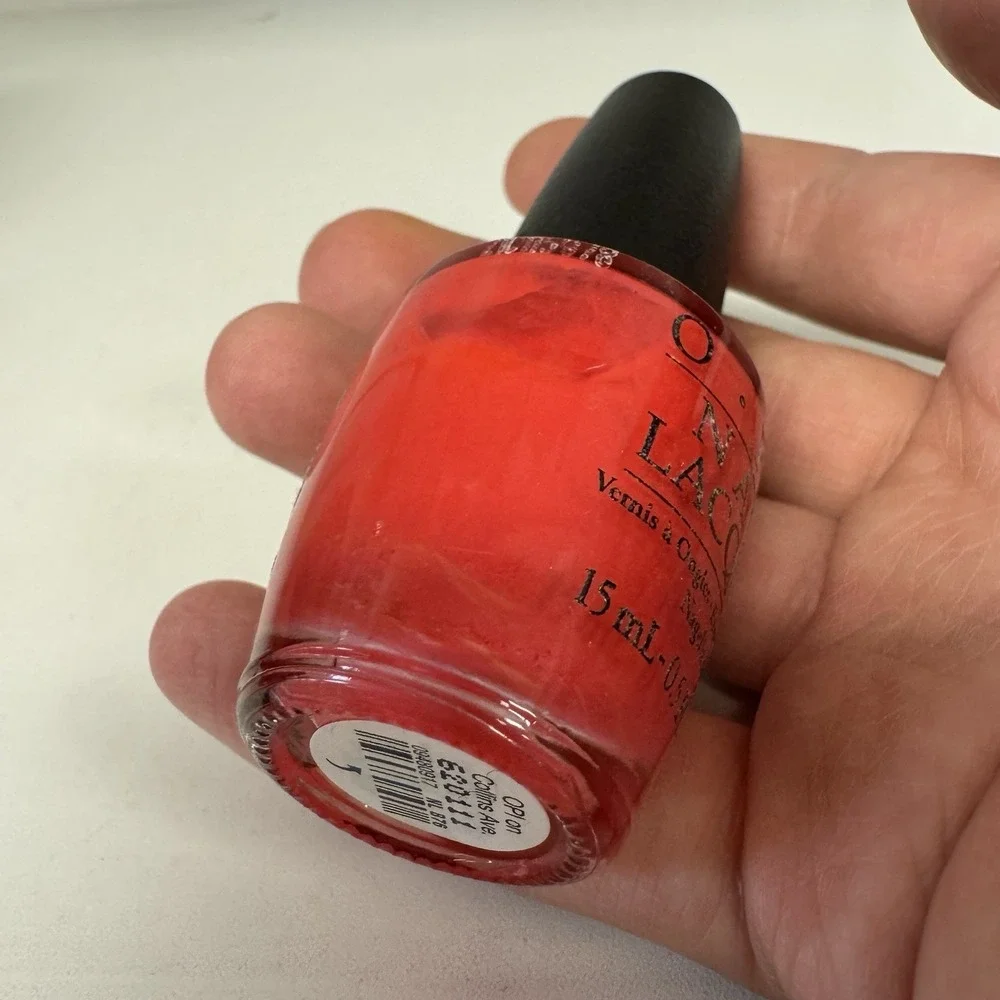 OPI‎ Lacquer - B76-OPI on Collins Ave - 0.5oz / 15ml